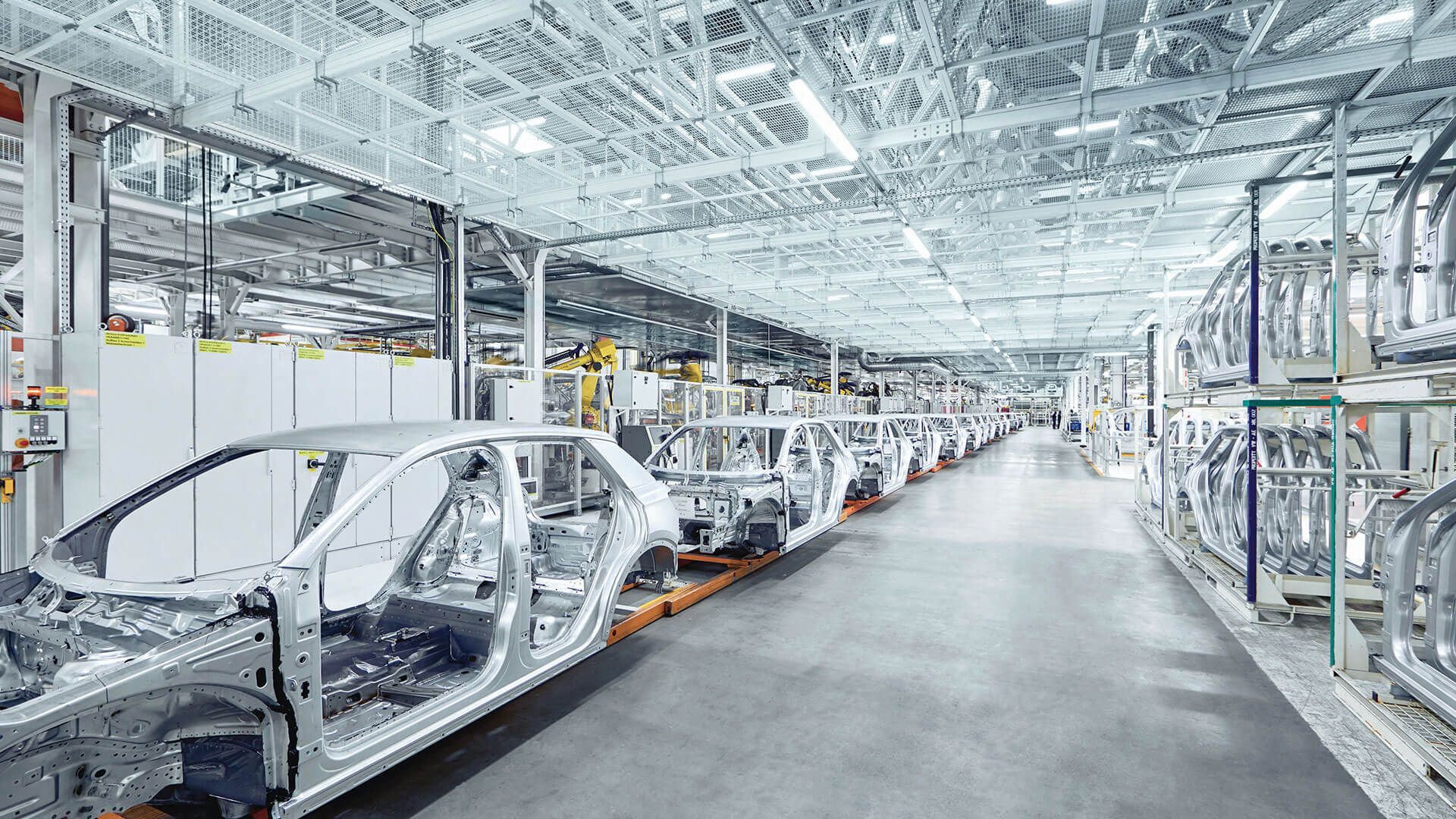Reliable power supply in production systems